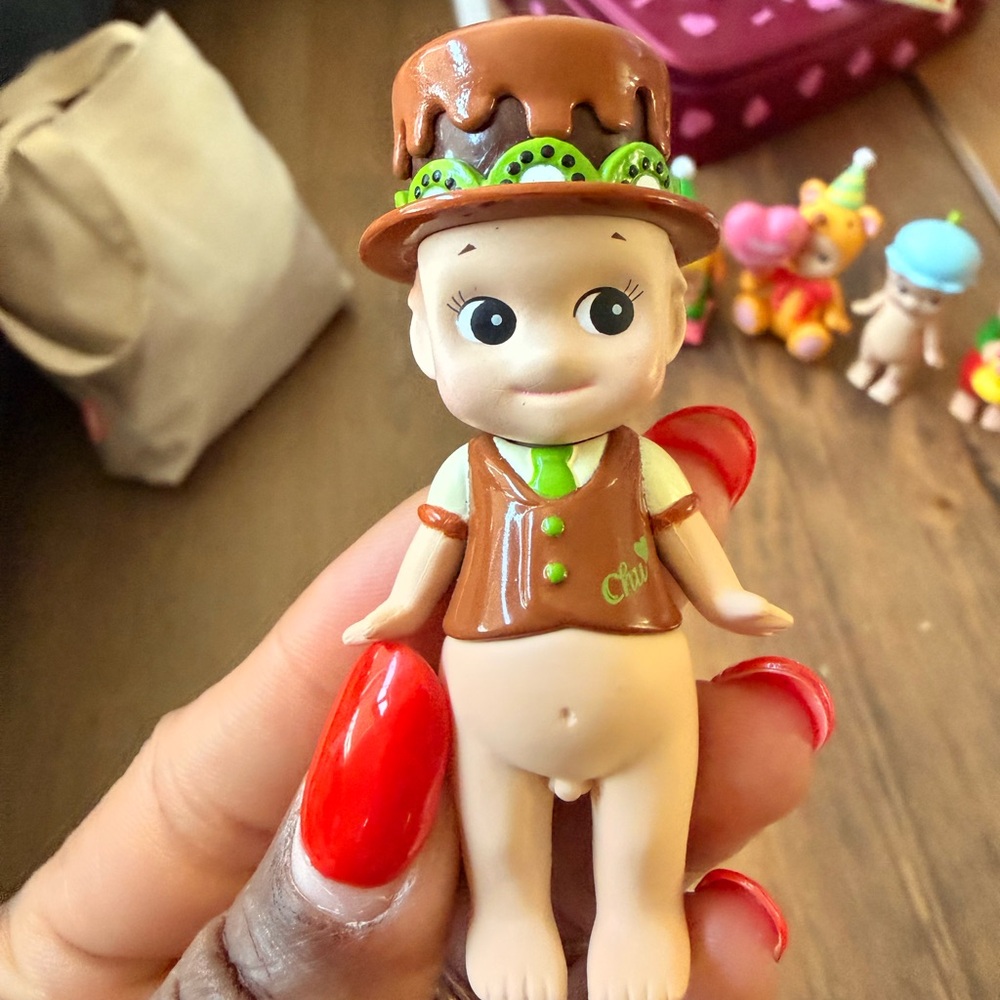 2016 Kiwi Chocolate Sonny Angel Collectible - Picture 4 of 4